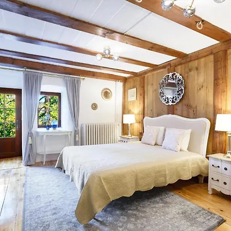 A Castle Spirit In Chateau Du Chatelard Apartman